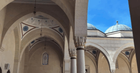 Albánie: Poznej sever země | Duben 2026 - 2. den: Prozkoumání Tirany a pak hurá k moři na sever